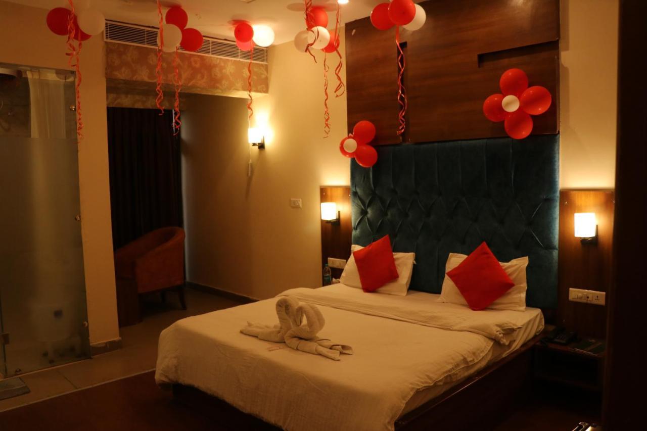 Hotel Pushap Palace Patiala Ngoại thất bức ảnh