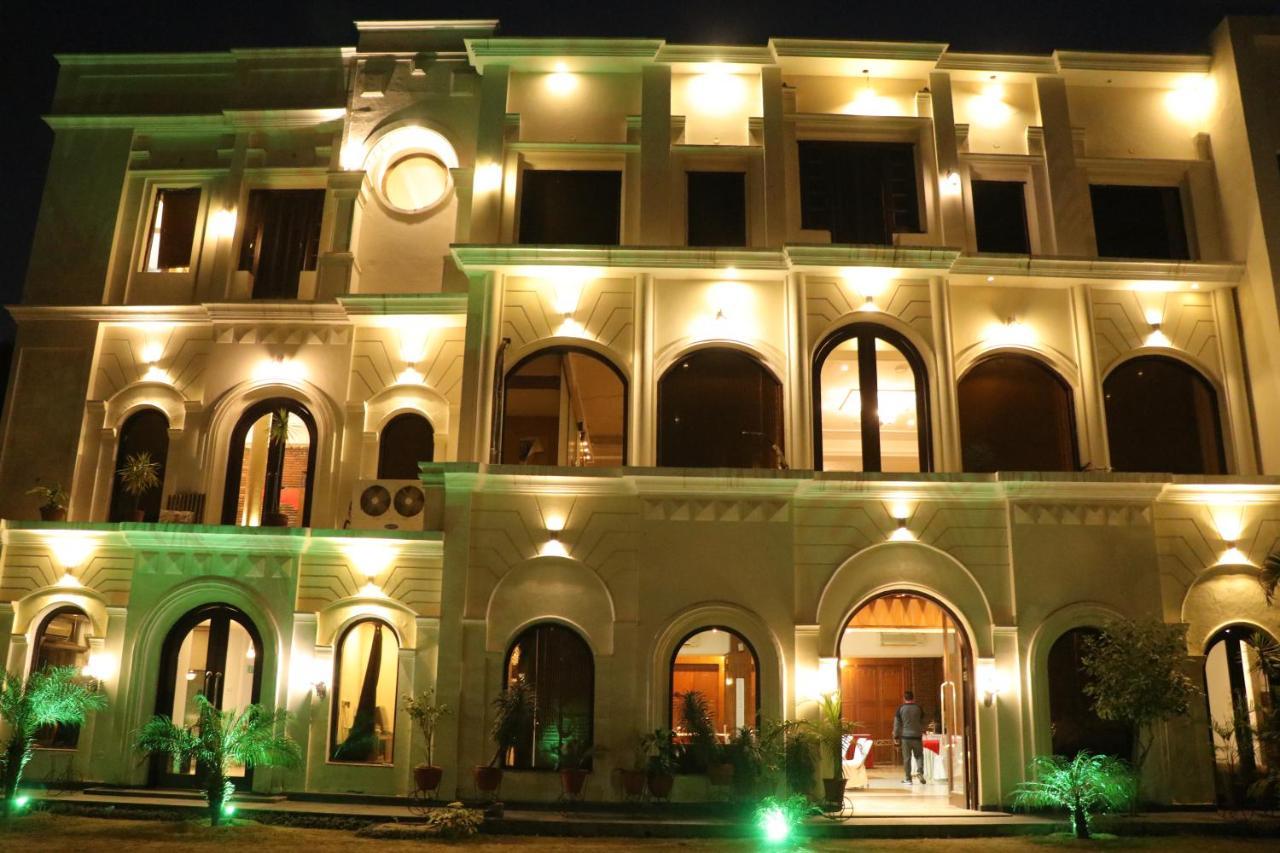 Hotel Pushap Palace Patiala Ngoại thất bức ảnh