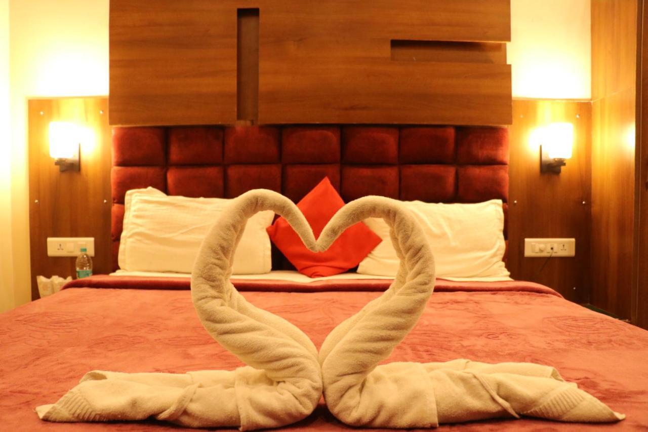 Hotel Pushap Palace Patiala Ngoại thất bức ảnh