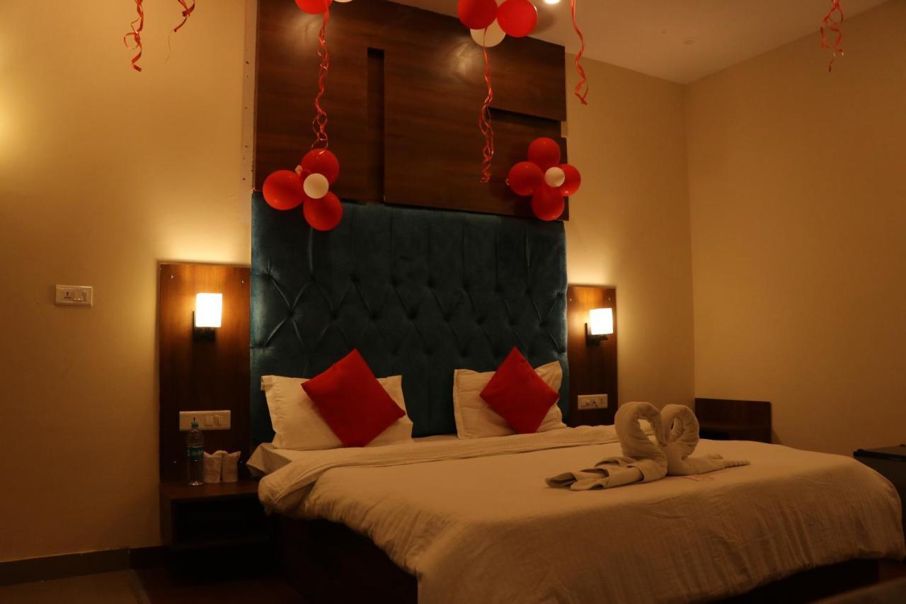 Hotel Pushap Palace Patiala Ngoại thất bức ảnh