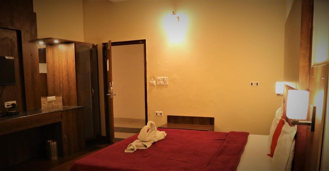 Hotel Pushap Palace Patiala Ngoại thất bức ảnh