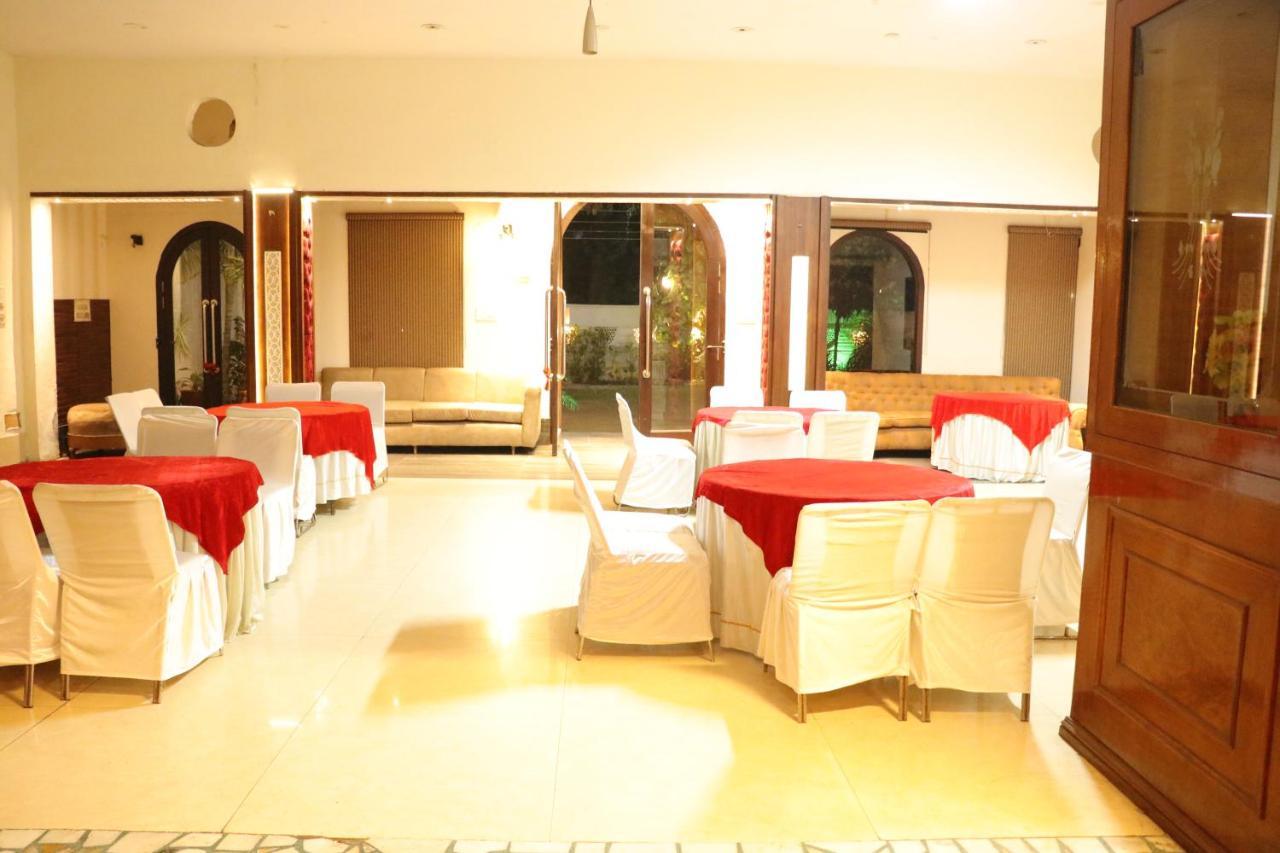 Hotel Pushap Palace Patiala Ngoại thất bức ảnh
